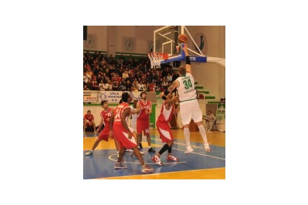 Aliağa Petkim, Erdemir’i 80-75 mağlup etti