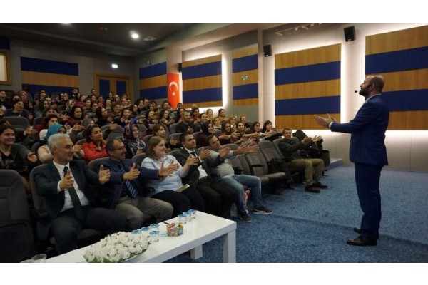 “İYİ ÖĞRETMEN ÖNCE KENDİSİNE ÖĞRETEBİLENDİR”