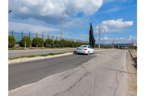 Bozuk yol sürücülere zor anlar yaşatıyor