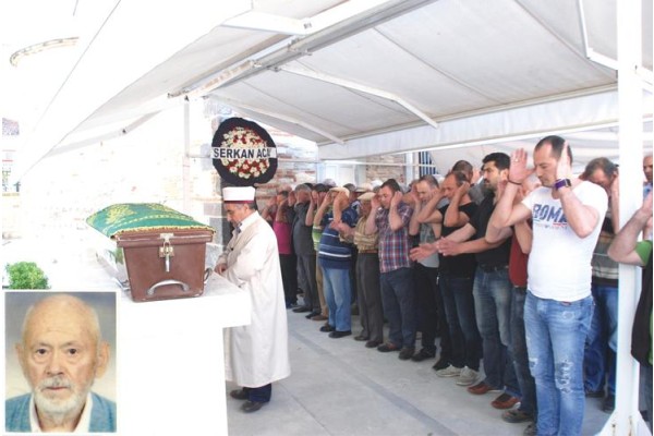 ALİAĞA AHMET DEDESİZ KALDI