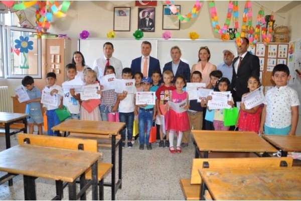 ÖĞRENCİLER KARNELERİNİ ALDI