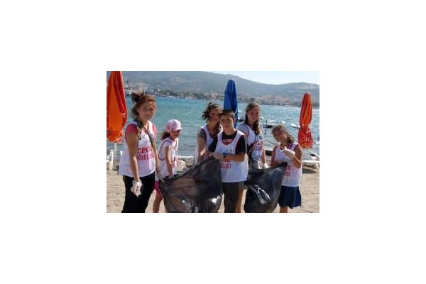 foçalı çevre gönüllülerinden temizlik kampanyası