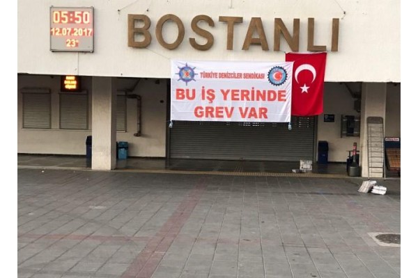 İZDENİZ'DEKİ GREV İZMİR TRAFİĞİNİ KİLİTLEDİ