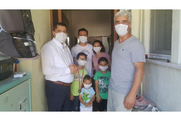 ÖĞRENCİLERE ÖDÜLLERİ VERİLDİ