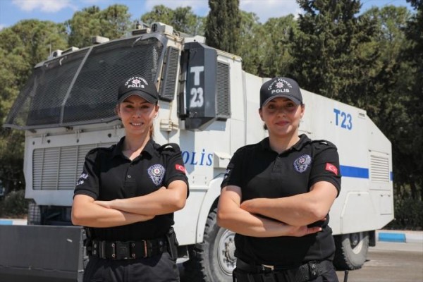 İzmir'in kadın TOMA'cıları göreve başladı