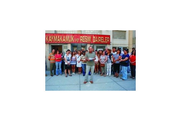 "EĞİTİMLE OYNAMA,  OKULUMA DOKUNMA"