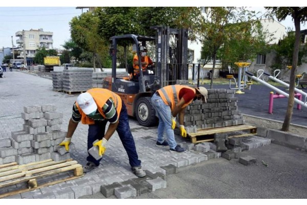 BOZULAN YOLLAR YENİLENİYOR