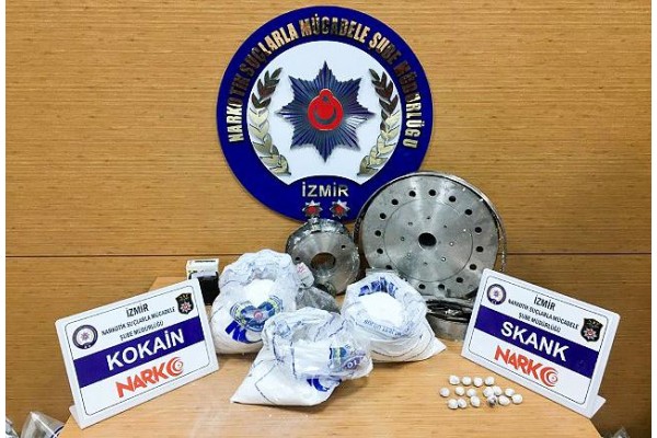 İŞ MAKİNESİ PARÇASININ İÇİNDE UYUŞTURUCU SEVKİYATI