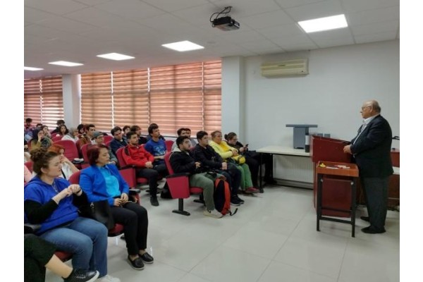 Öğrencilerle tecrübelerini paylaştı