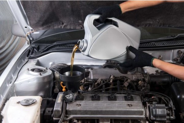 BELGESİ OLMAYANLAR MOTOR YAĞI DEĞİŞTİREMEYECEK