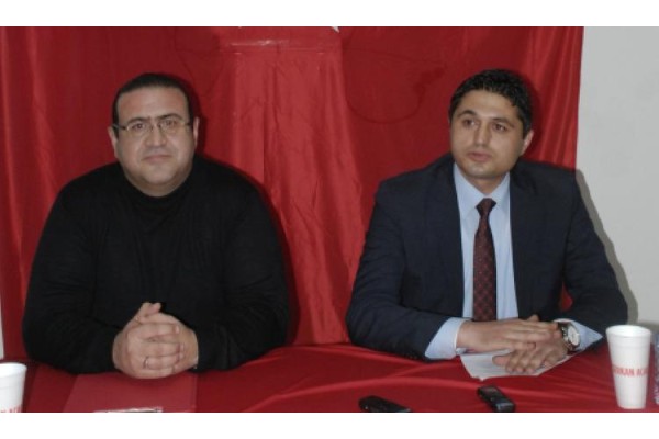 Sezer, Acar'a omuz verdi