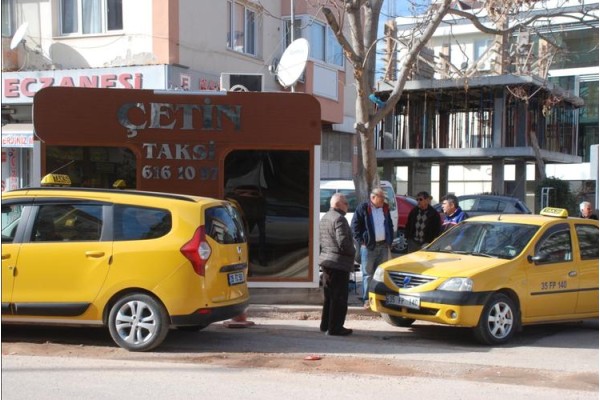 TAKSİ DURAĞI YERİNDE KALACAK