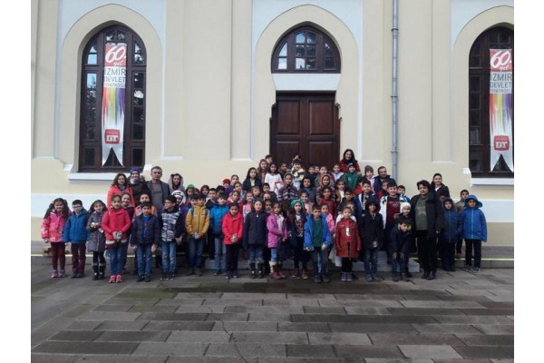 ÖĞRENCİLERİN TİYATRO HEYECANI