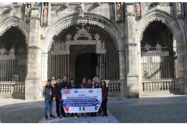 ÖĞRENCİLER PORTEKİZ’DE STAJDA