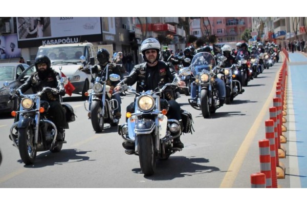 EMNİYETTEN SIRA DIŞI KUTLAMA