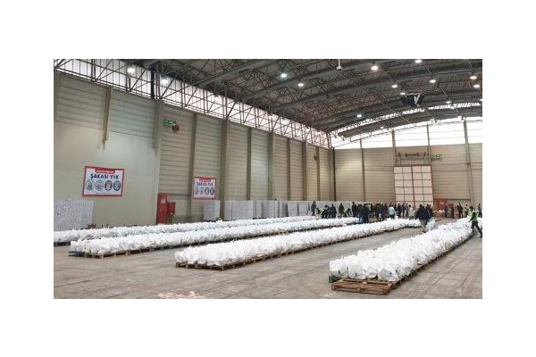 DAYANIŞMA PAKETLERİ ARTIK HALKIN BAKKALI’NDA