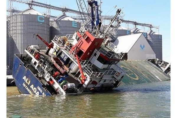 "ALİ AĞA" YAN YATTI: 12 YARALI