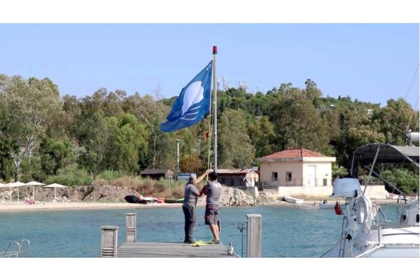 Foça plajları mavi bayraklarını aldı