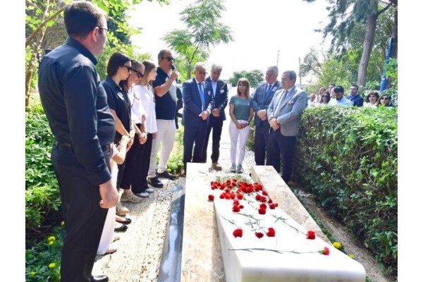 Piriştina mezarı başında anıldı