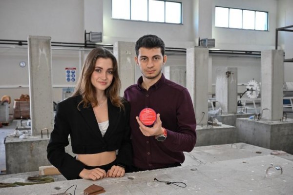 Depremzede öğrenci enkaz dinleme cihazı geliştirdi
