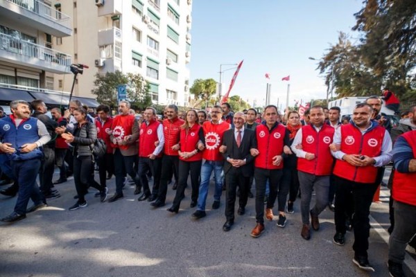 Emekçiler hakları için yürüdü