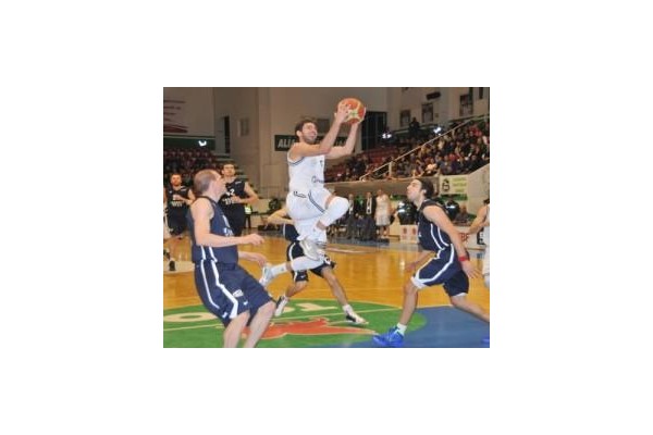 ALİAĞA PETKİM:68 ANADOLU EFES:79