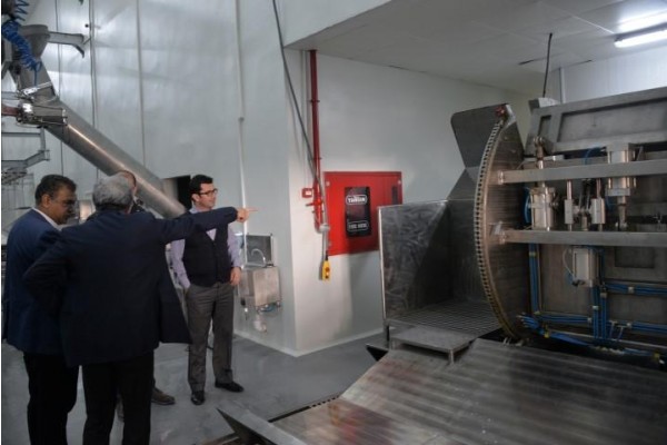 BERGAMA MODERN MEZBAHASINA KAVUŞUYOR