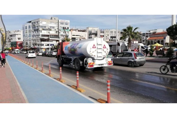 CADDE VE SOKAKLAR DEZENFEKTE EDİLDİ