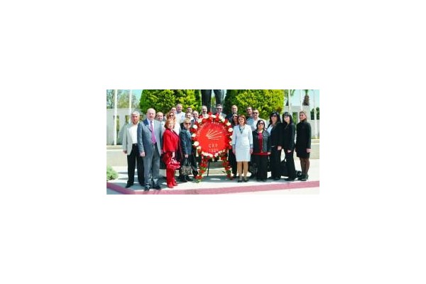 CHP ALİAĞA ATA’NIN MANEVİ HUZURUNDA