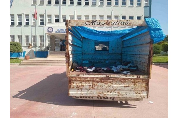 Göçmen kaçakçısı 24 düzensiz göçmenle yakalandı