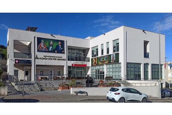 Cemevinin duvarları resimlendirildi