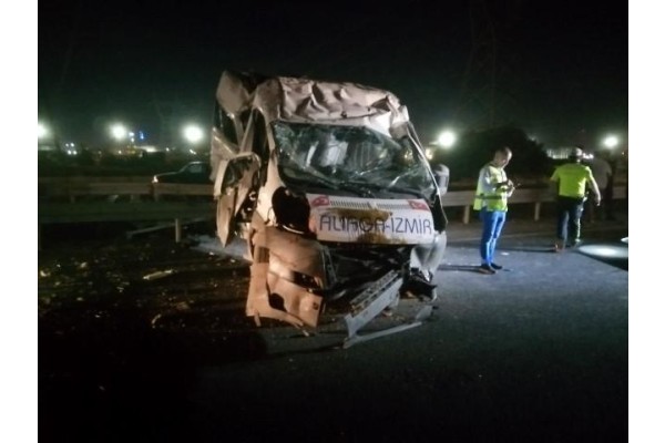 KONTROLDEN ÇIKAN OTOBÜS TAKLA ATTI