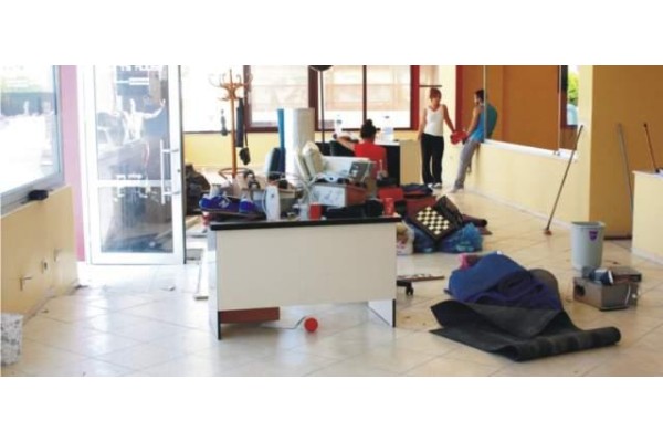 KAFELER SOKAĞI’NDA SESSİZ BEKLEYİŞ