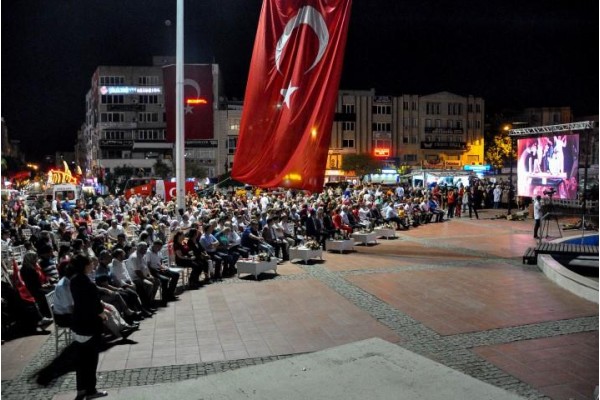 15 TEMMUZ ŞEHİTLERİ DUALARLA ANILDI