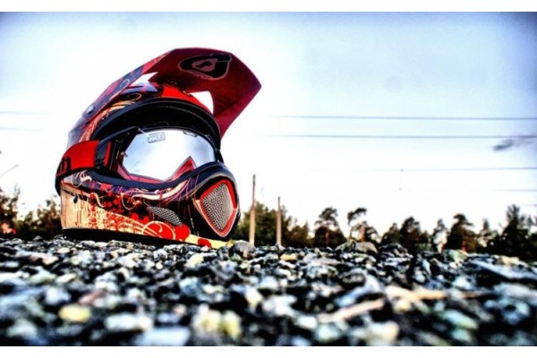 KASKSIZ SÜRÜŞ ÖLÜME GÖTÜRÜYOR