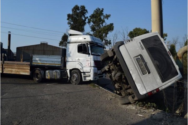 PARA NAKİL ARACI İLE TIR ÇARPIŞTI
