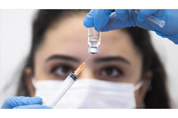 SİYASİLERDEN AŞI ÇAĞRISI