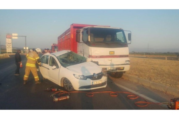 KINIK'DA FECİ KAZA:1 ÖLÜ 3 YARALI