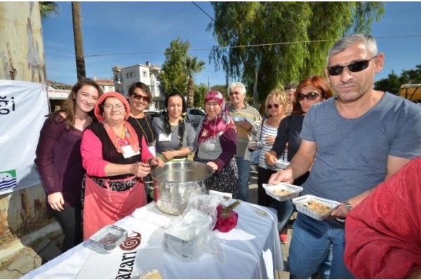 FOÇA YERYÜZÜ PAZARI’NDA AŞURE BEREKETİ