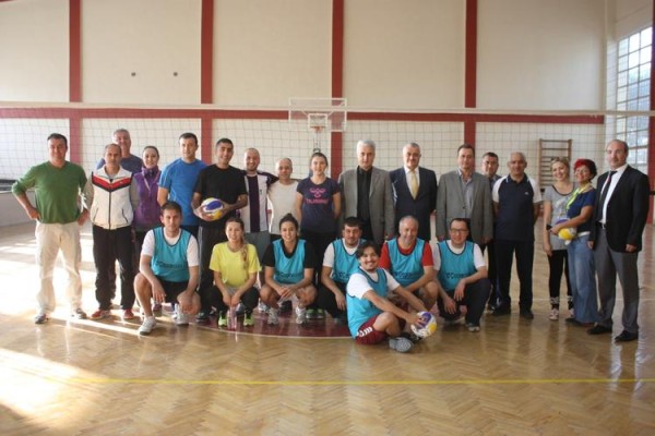 OYUNCULAR DA HAKEMLER DE ÖĞRETMEN