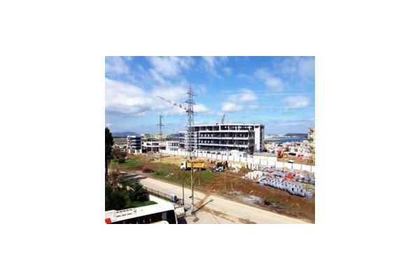 ALİAĞA'NIN 5 YILDIZLI LİSESİ HIZLA YÜKSELİYOR