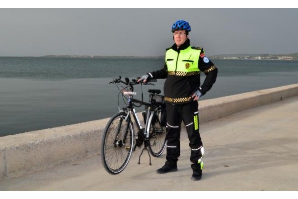 MAKAM ARACI YERİNE BİSİKLET KULLANIYOR