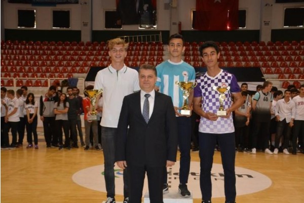 19 MAYIS ÖDÜLLERİ SAHİPLERİNİ BULDU