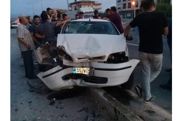 3 ARACIN KARIŞTIĞI KAZADA 2 YARALI