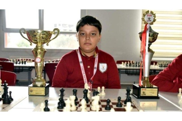 ALİAĞALI ATAKAN, SATRANÇTA TÜRKİYE’Yİ TEMSİL EDECEK