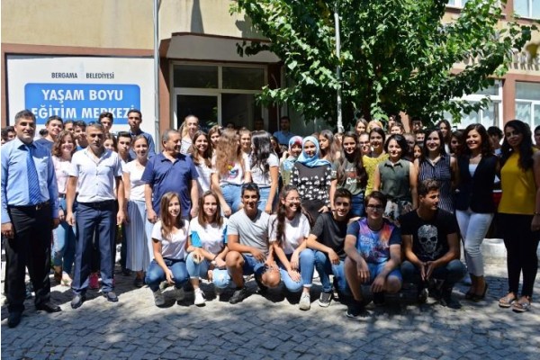 ÜNİVERSİTEYE HAZIRLIK KURSUNA YOĞUN İLGİ