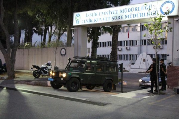İzmir merkezli 3 ilde uyuşturucu operasyonu