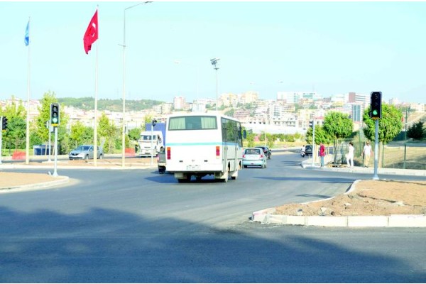 YILLAR SONRA TRAFİK LAMBASI KONULDU