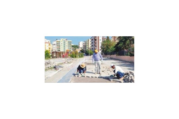 Yağmur suyu tahliyesi için ızgaralar yapılıyor