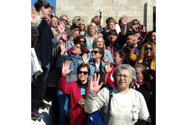 CHP’Lİ KADINLAR ‘MÜFTÜLÜK YASASINA’ KARŞI NÖBETTE!